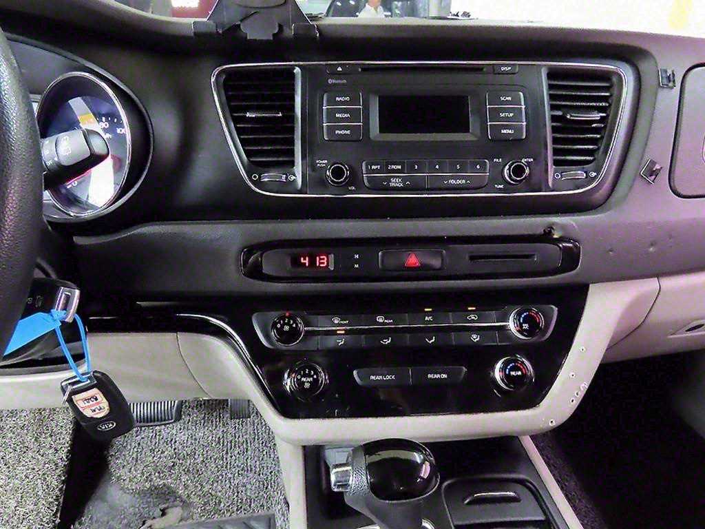 KIA Carnival 2016 Amarillo - Importación desde Corea - HF Imports Iquique - Foto 13