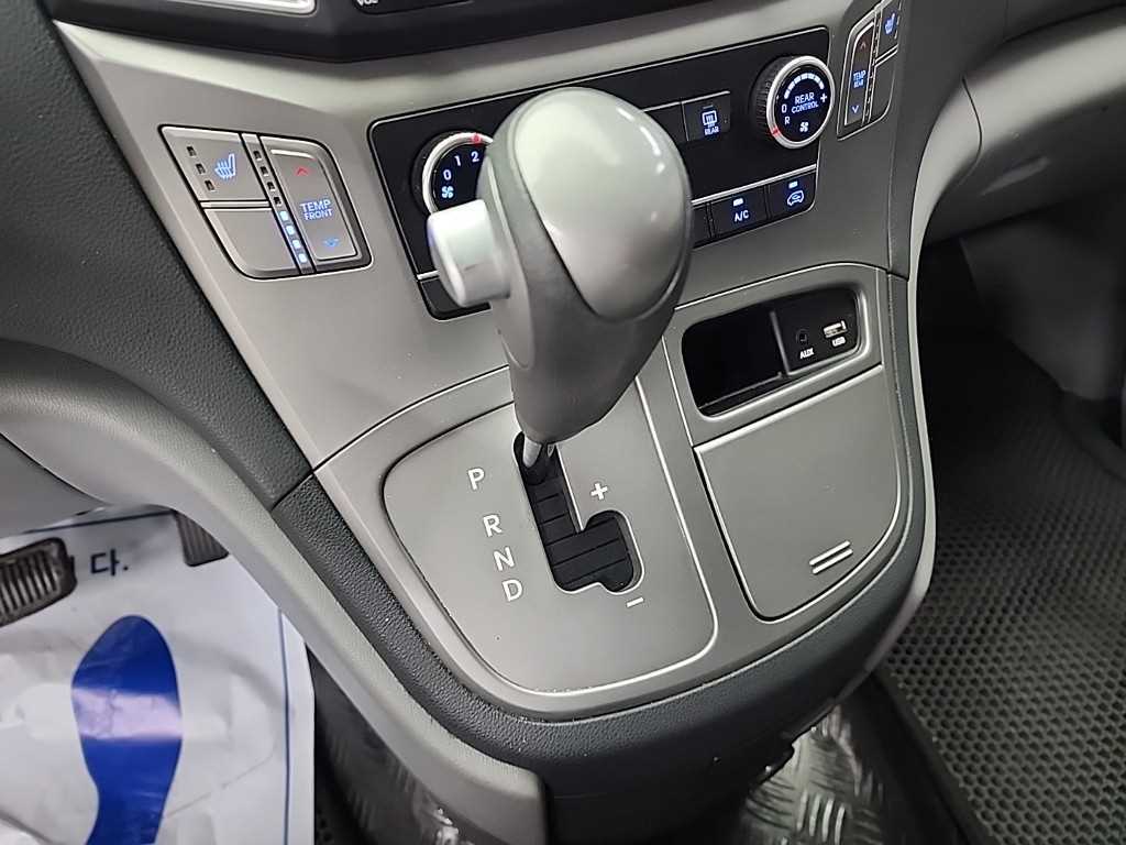 HYUNDAI Starex - Vista 8