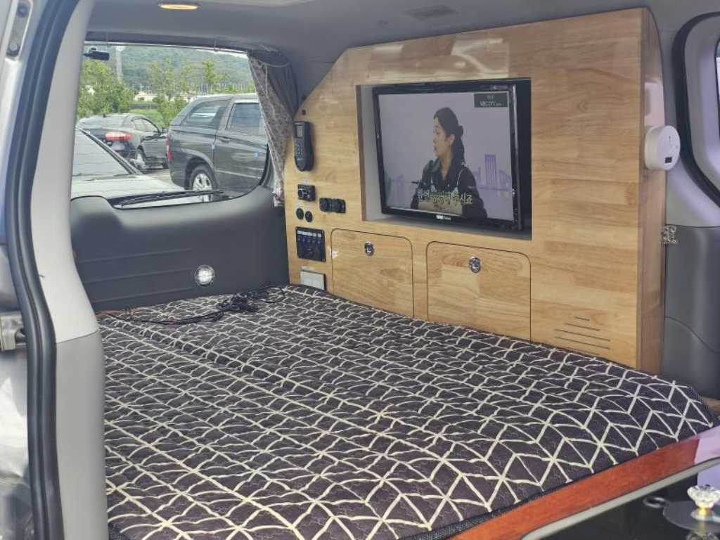 HYUNDAI Starex - Vista 7