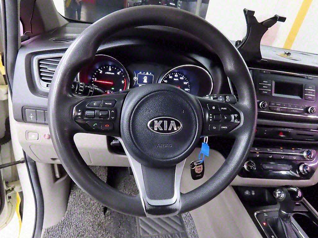 KIA Carnival - Vista 9