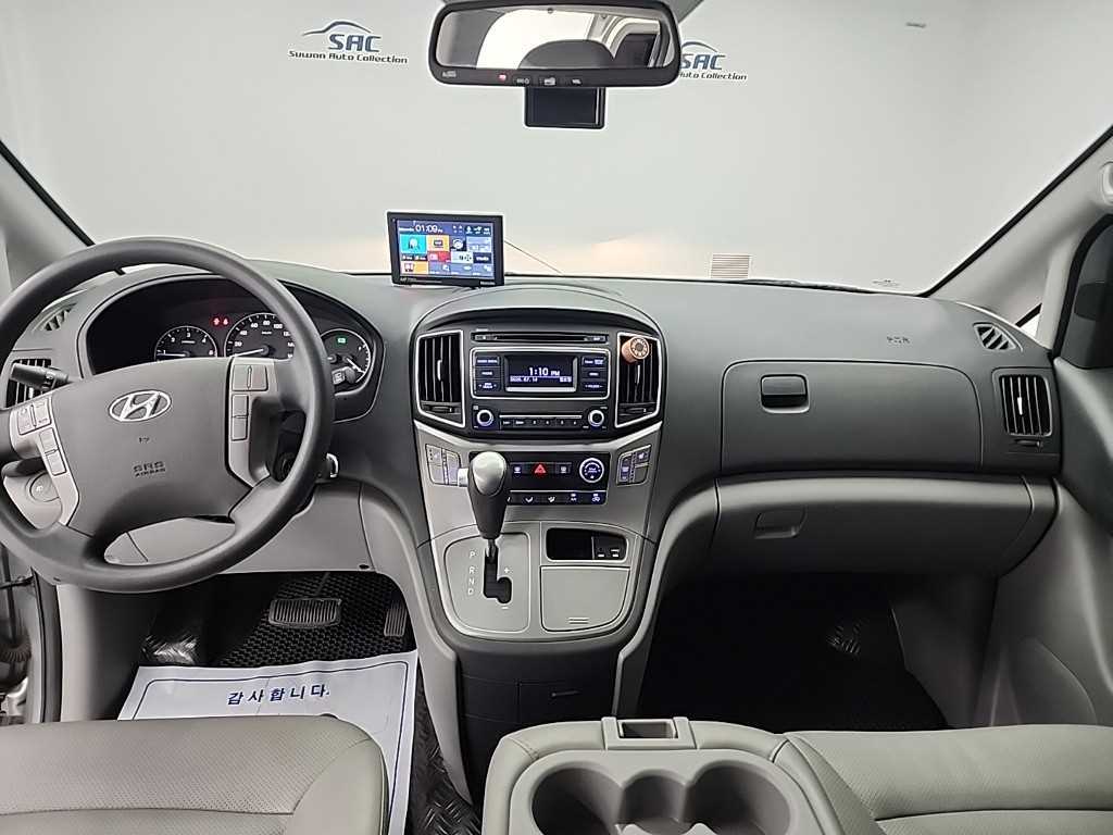 HYUNDAI Starex - Vista 7