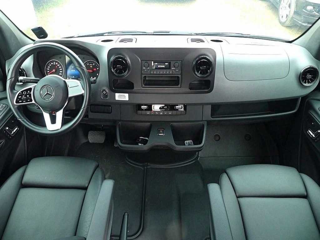 Mercedes Benz Sprinter - Vista 4