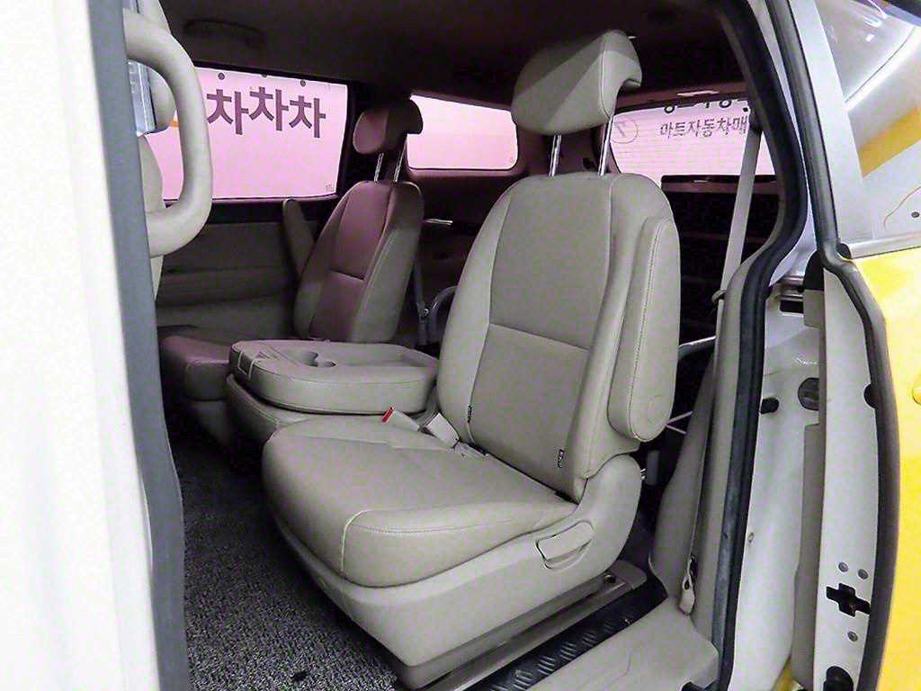 KIA Carnival - Vista 6