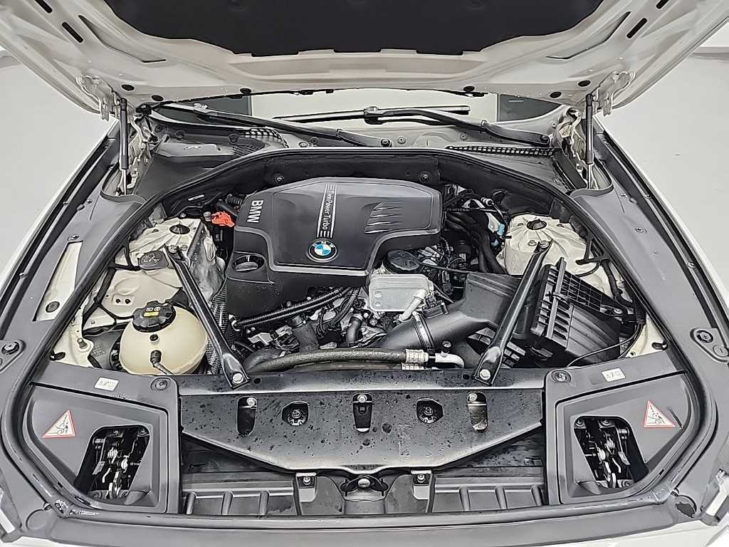 BMW 5 Series - Vista 5