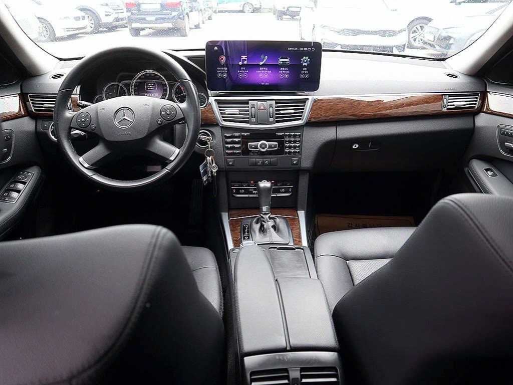 Mercedes Benz E class - Vista 5
