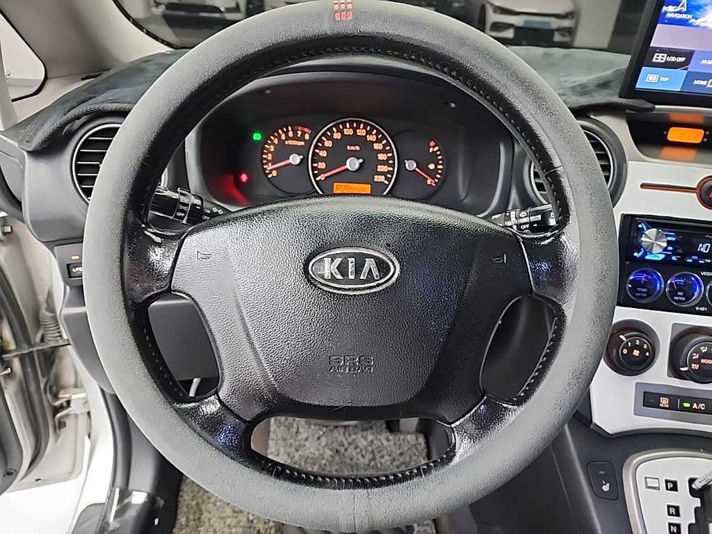 KIA Carens - Vista 9