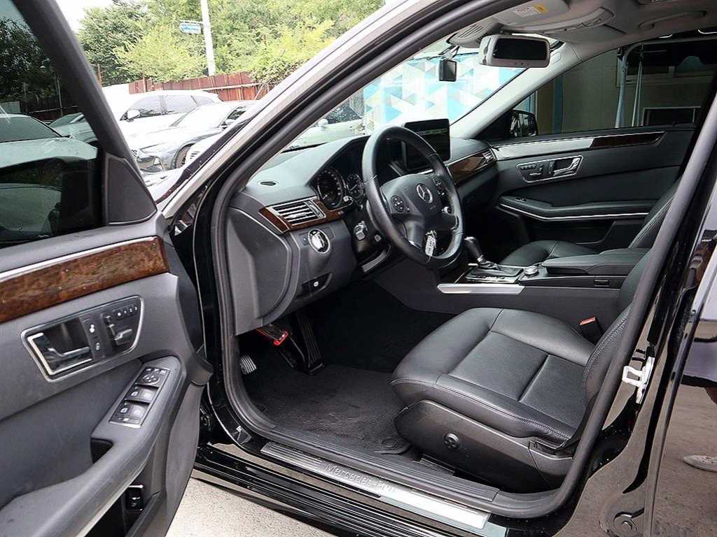 Mercedes Benz E class - Vista 8