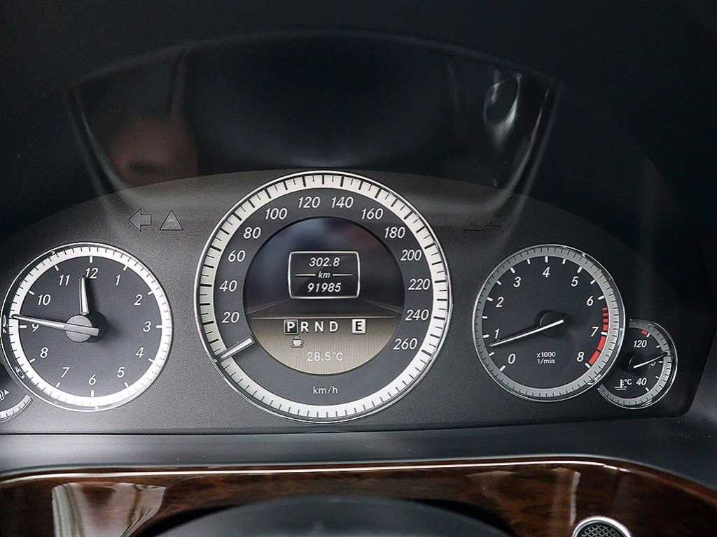 Mercedes Benz E class - Vista 7