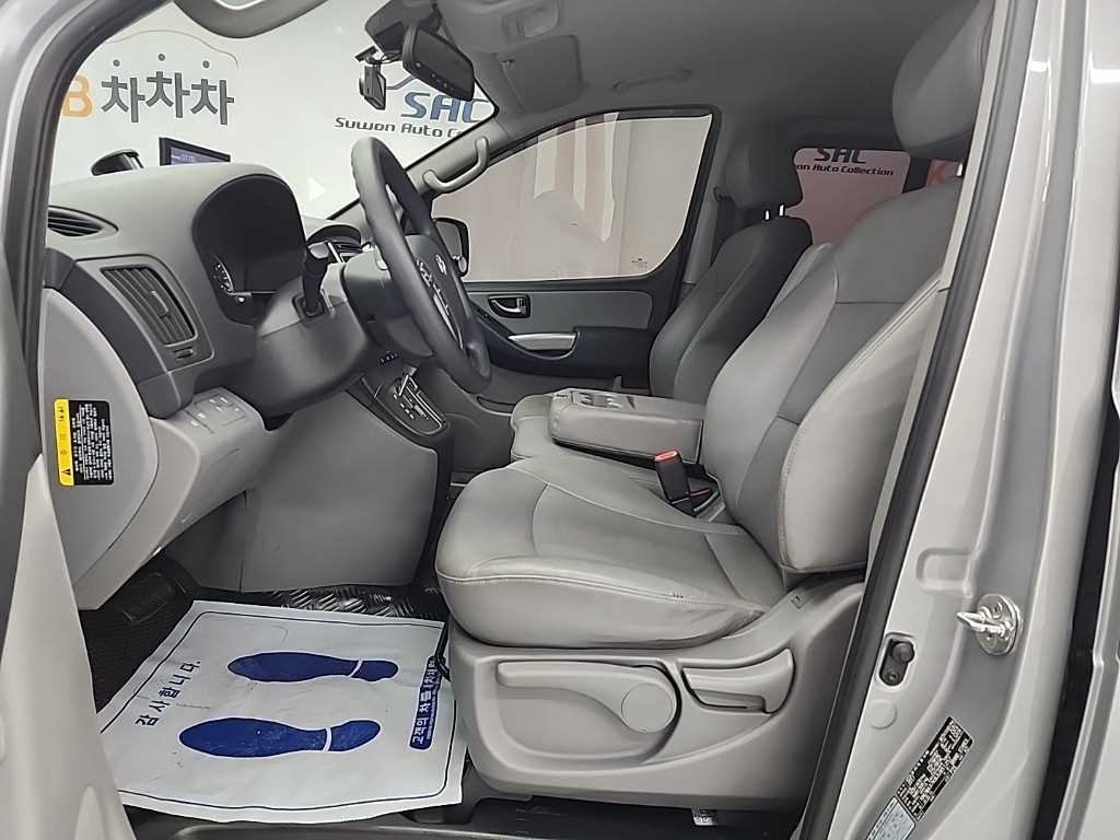 HYUNDAI Starex - Vista 11