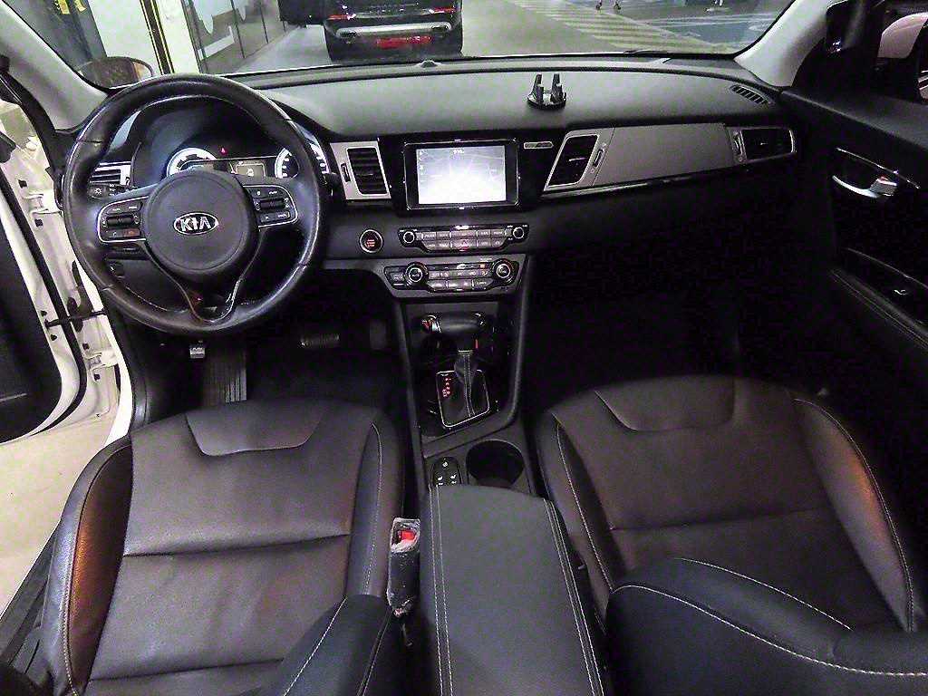 KIA Niro - Vista 10