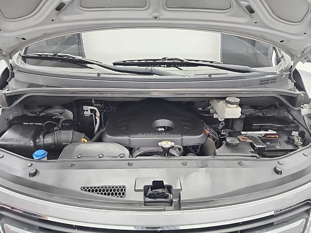 HYUNDAI Starex - Vista 5