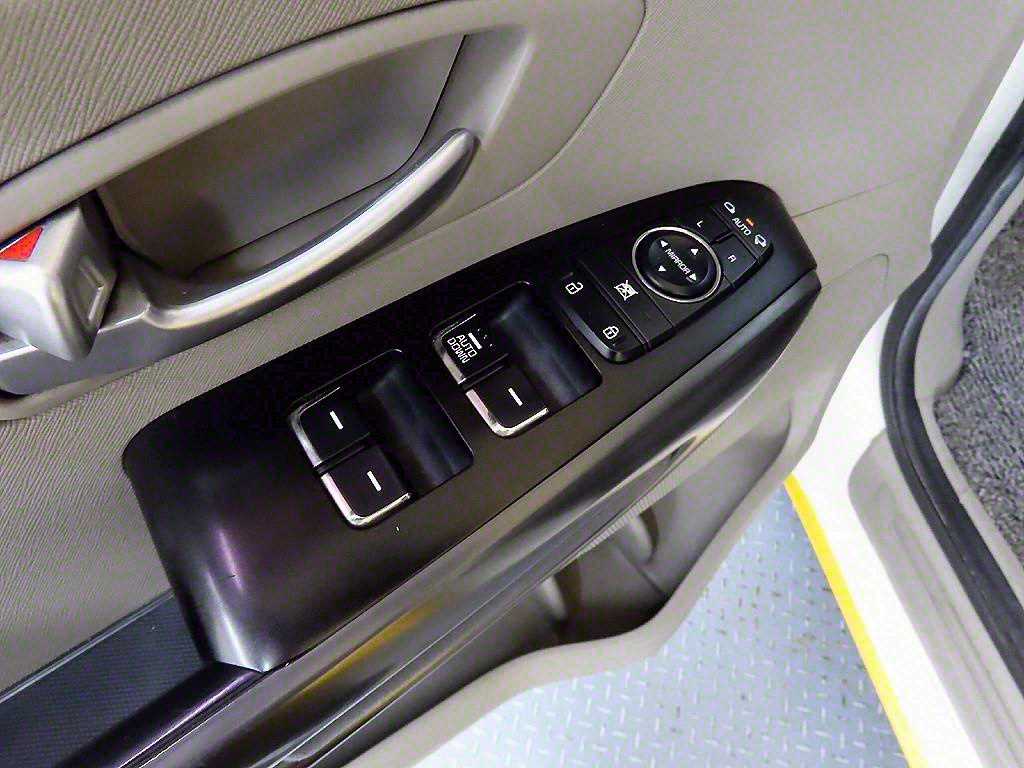 KIA Carnival - Vista 11