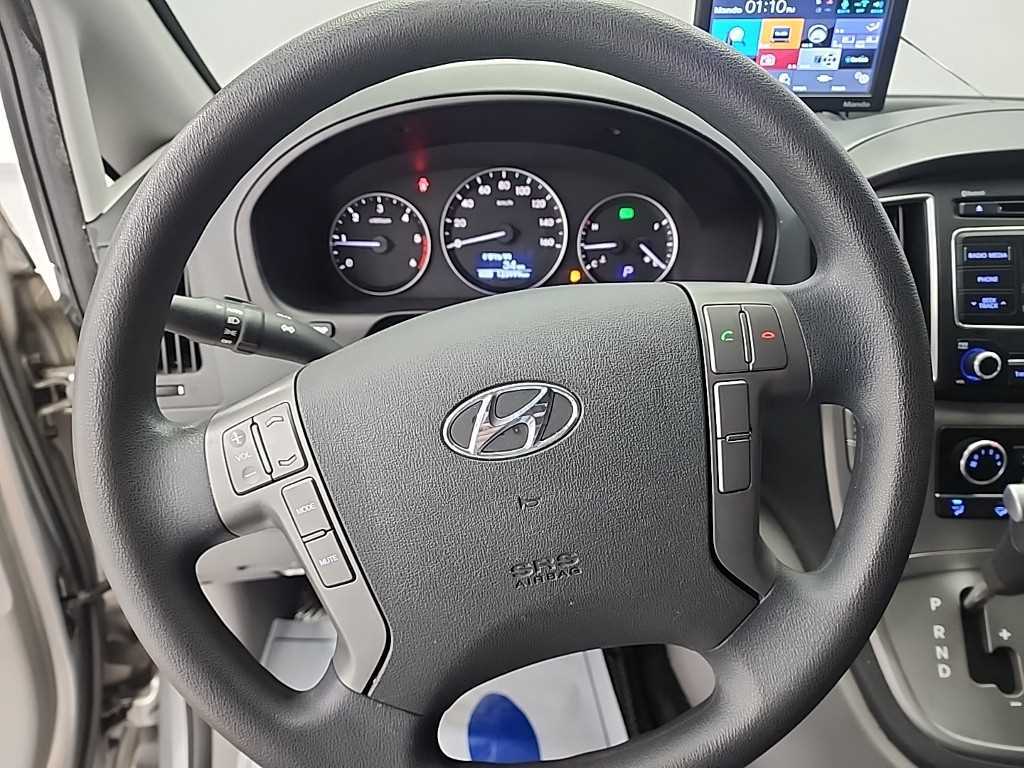 HYUNDAI Starex - Vista 9