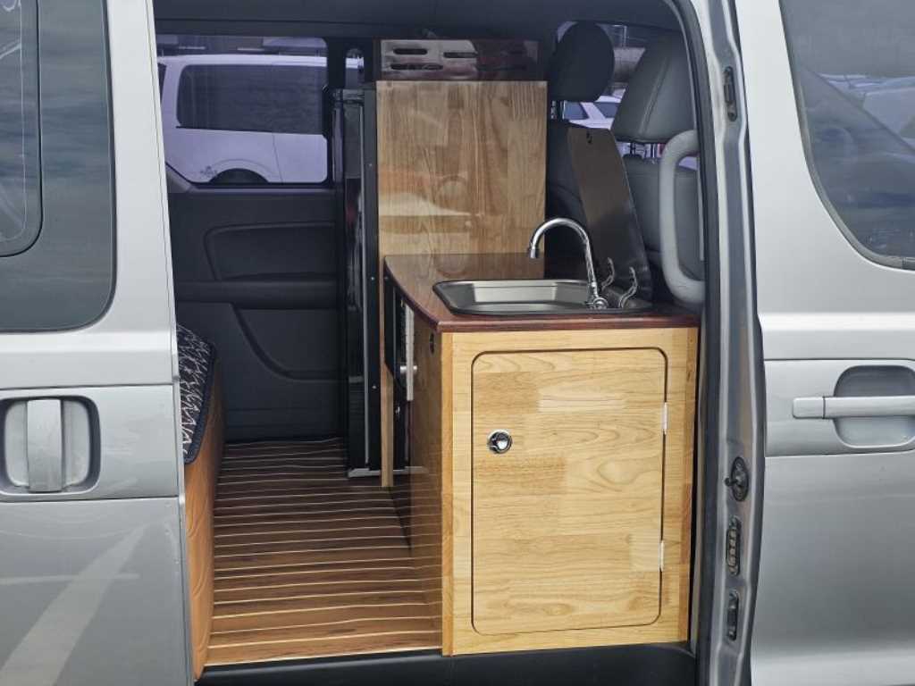 HYUNDAI Starex - Vista 10