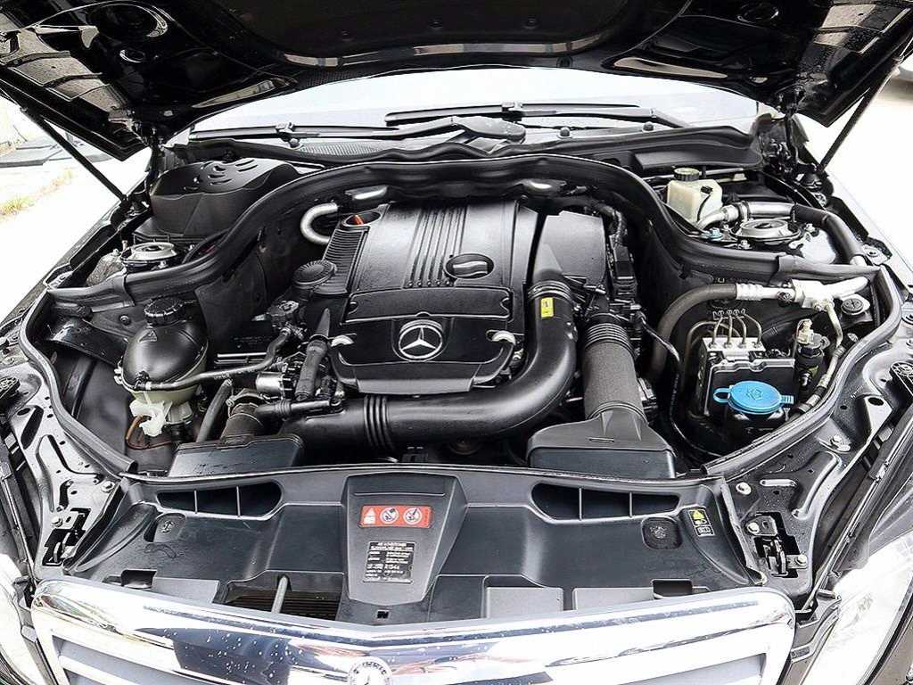 Mercedes Benz E class 2011 Negro - Importación desde Corea - HF Imports Iquique - Foto 17