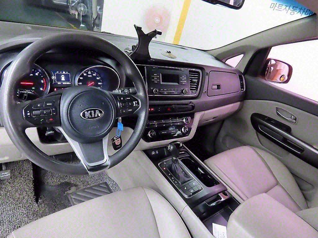 KIA Carnival - Vista 7