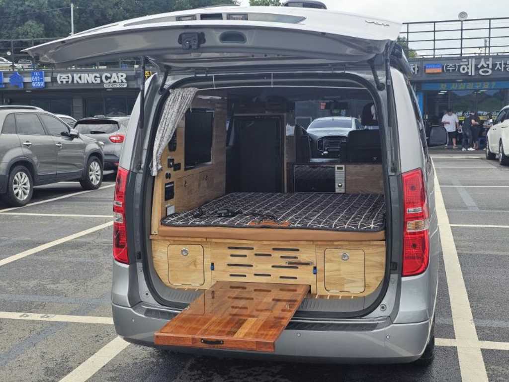 HYUNDAI Starex - Vista 6