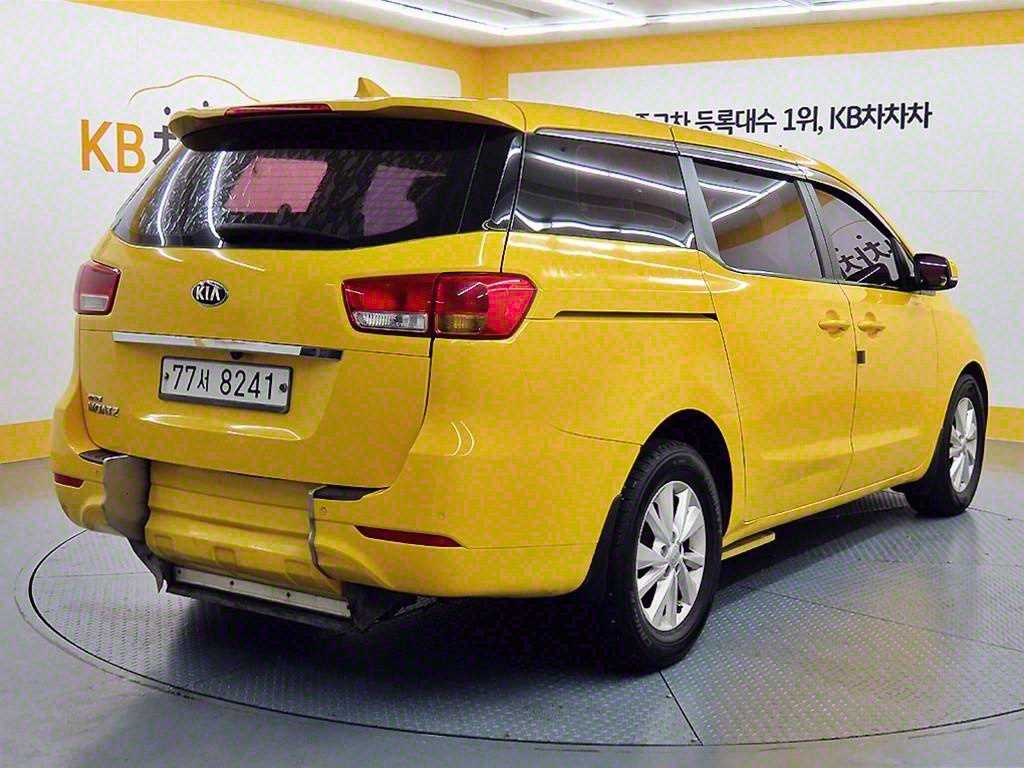 KIA Carnival - Vista 4