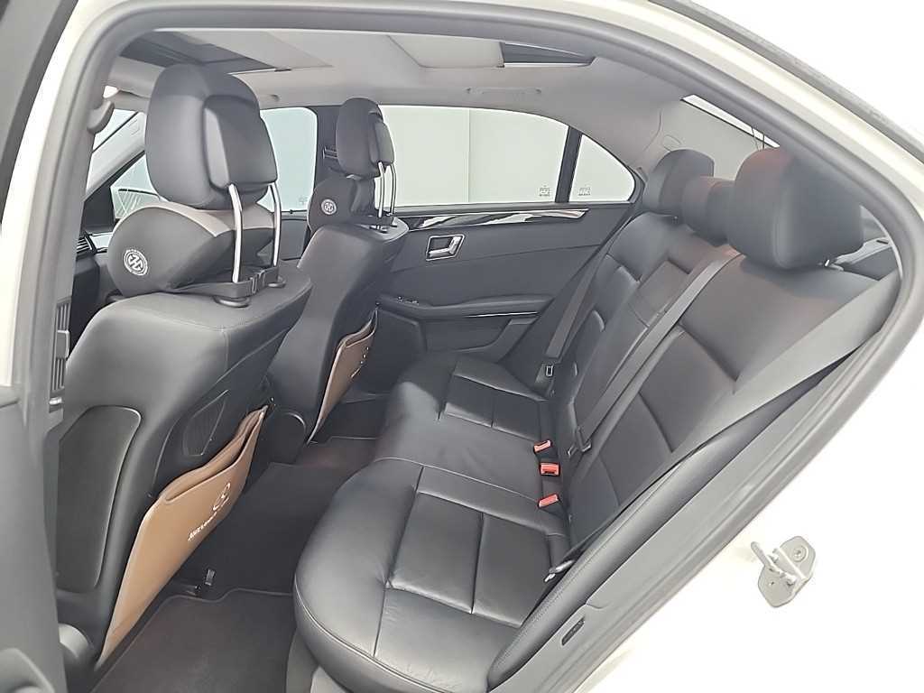 Mercedes Benz E class - Vista 12