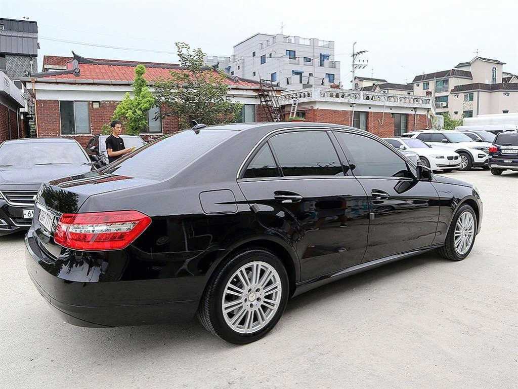 Mercedes Benz E class - Vista 4