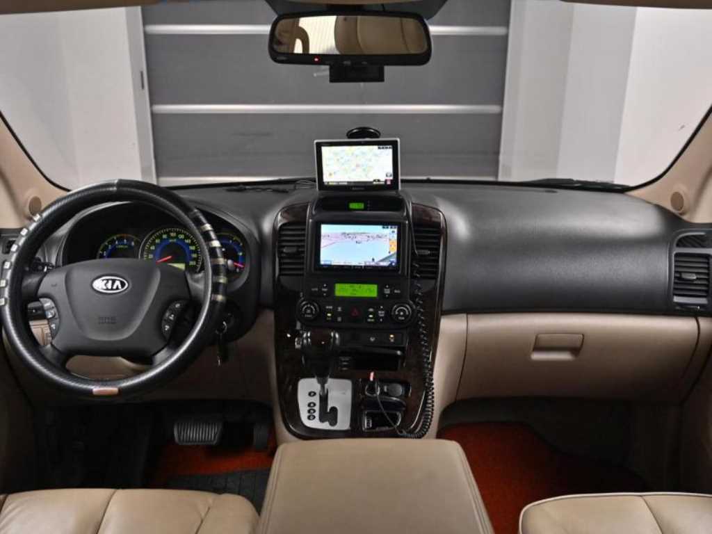 KIA Carnival - Vista 5