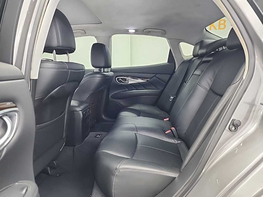 Infiniti M - Vista 12