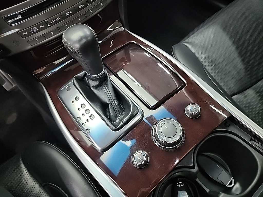 Infiniti M - Vista 8