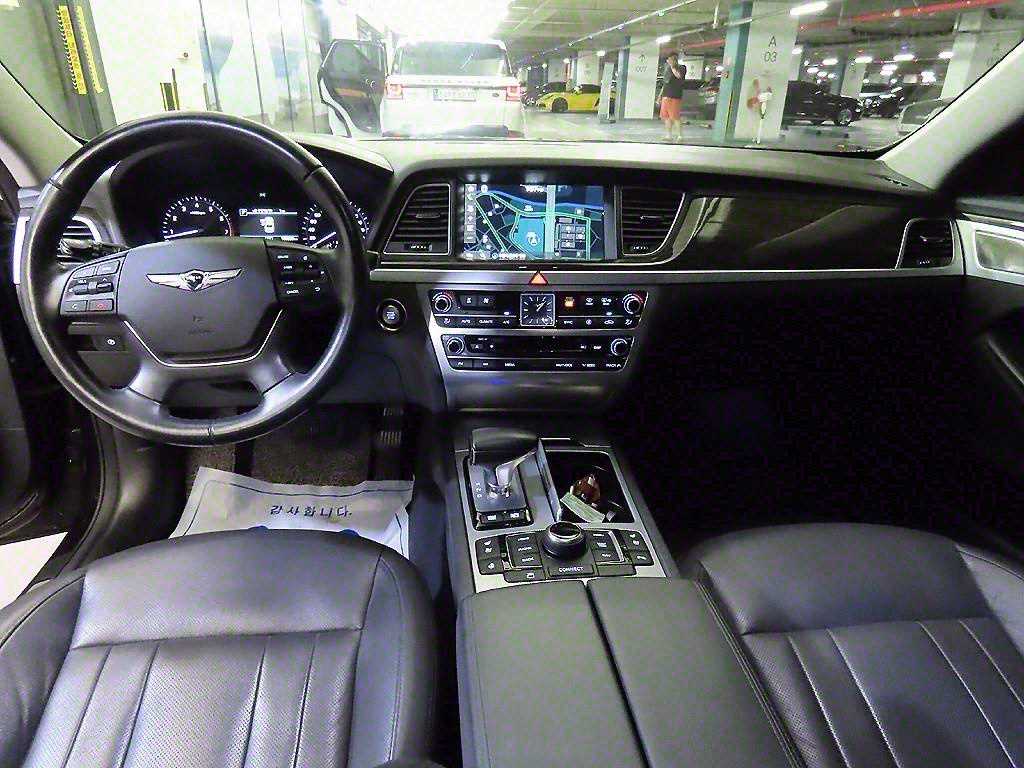 Genesis G80 - Vista 10