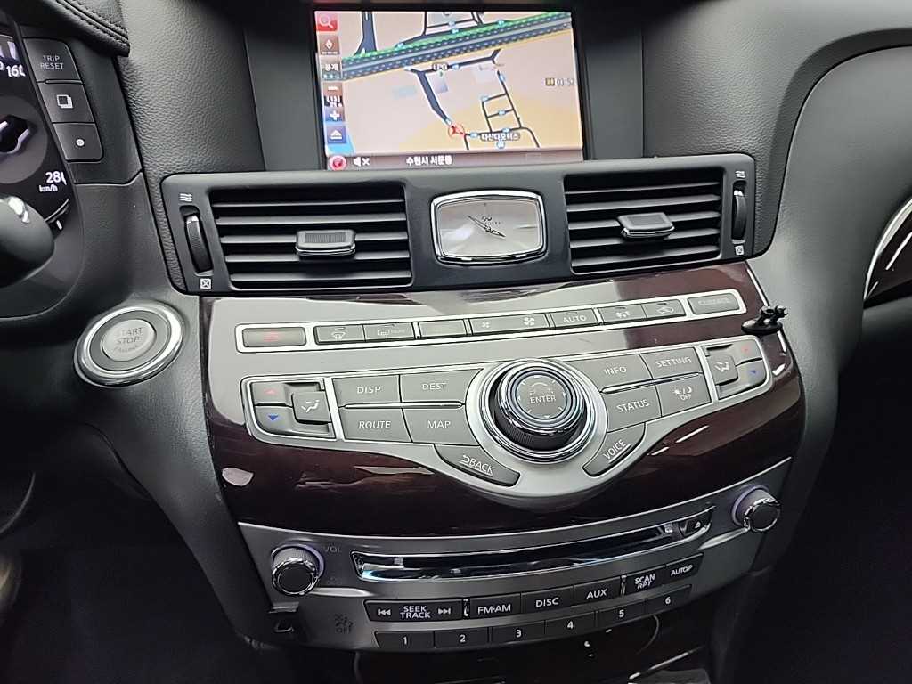 Infiniti M - Vista 10