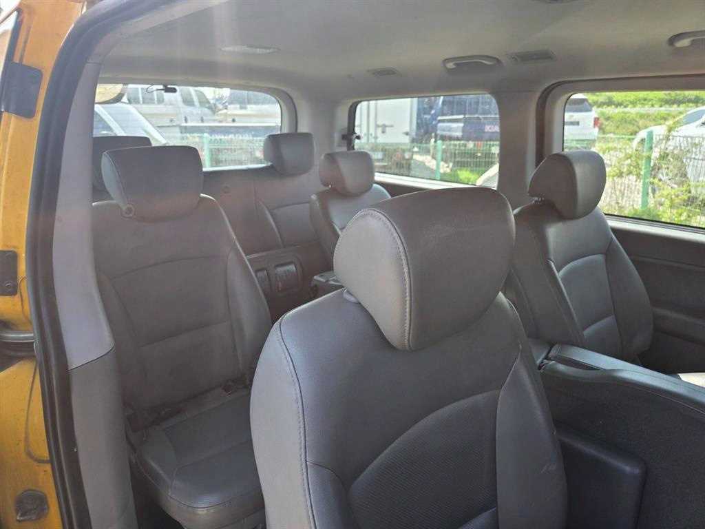 HYUNDAI Starex - Vista 6