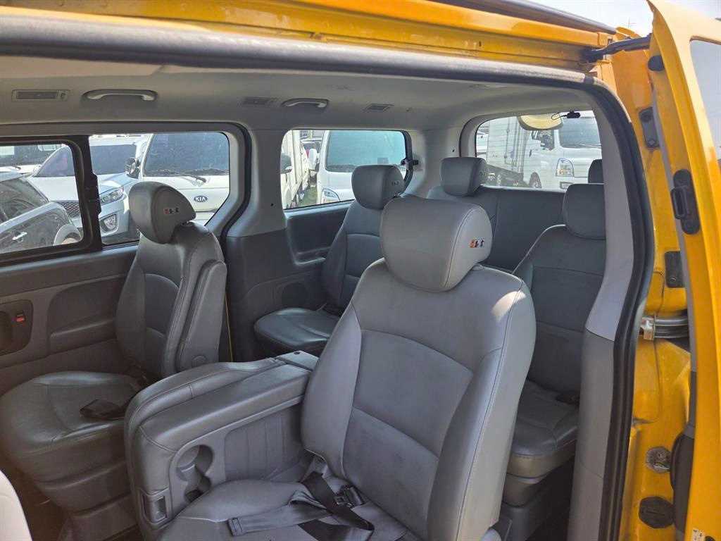 HYUNDAI Starex - Vista 9