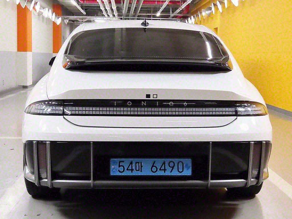 HYUNDAI Ioniq 6 - Vista 4