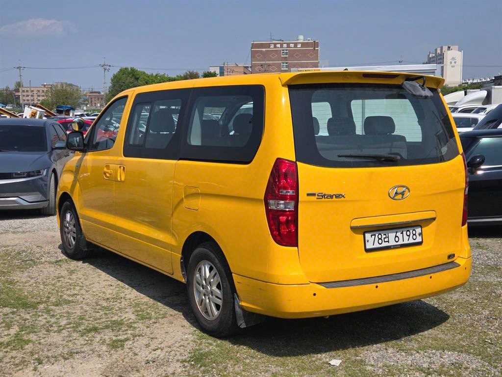 HYUNDAI Starex - Vista 4