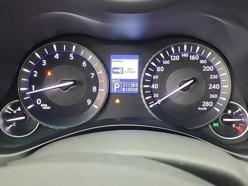 Infiniti M - Vista 6