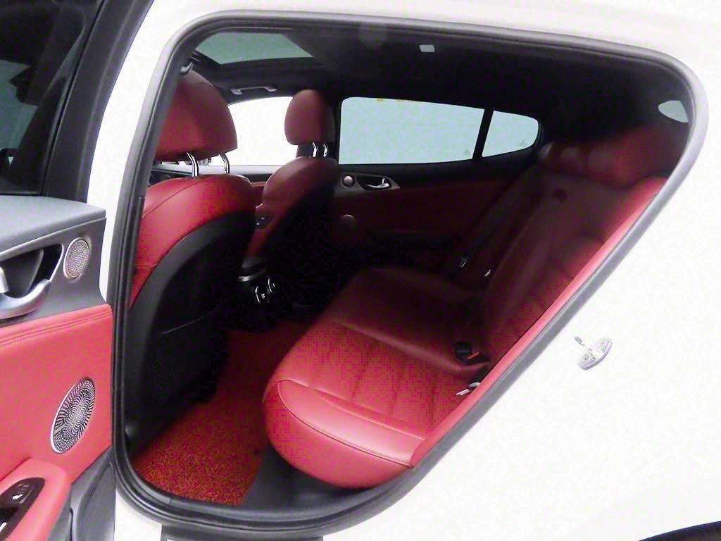 KIA Stinger - Vista 12