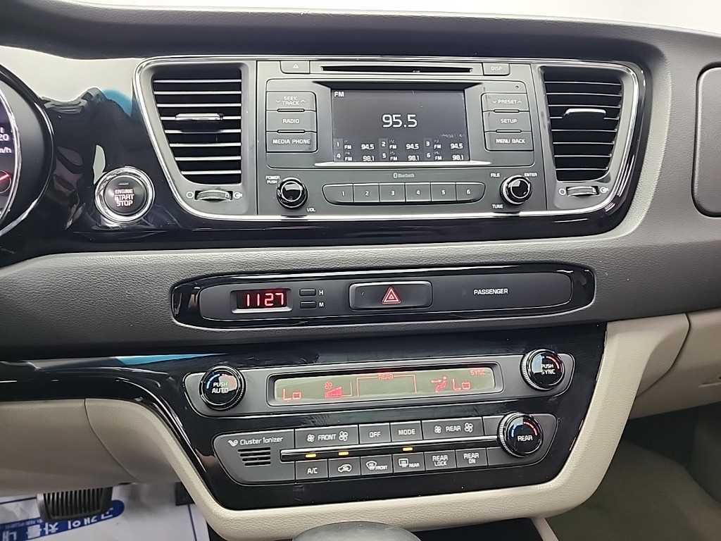 KIA Carnival - Vista 10