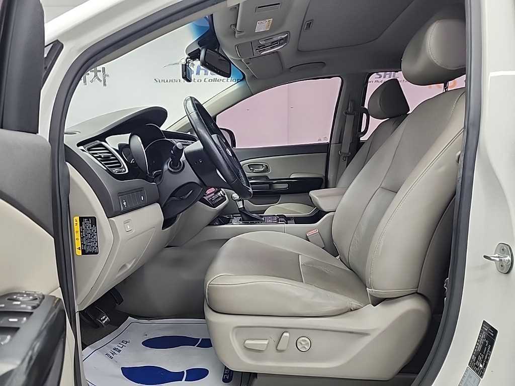 KIA Carnival - Vista 11