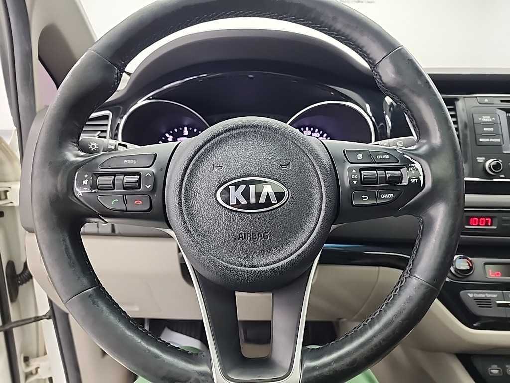 KIA Carnival - Vista 9