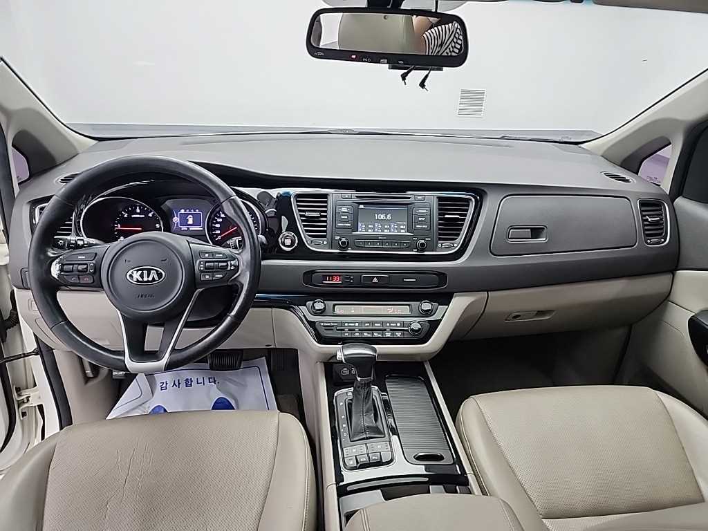 KIA Carnival - Vista 7
