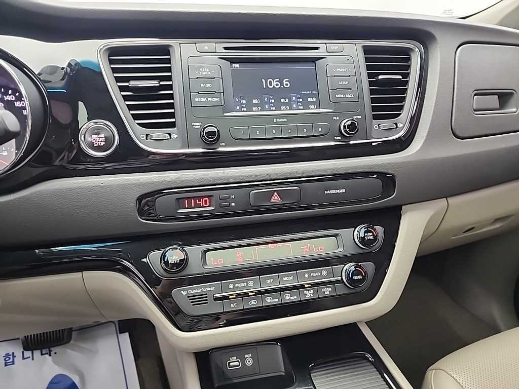 KIA Carnival - Vista 10