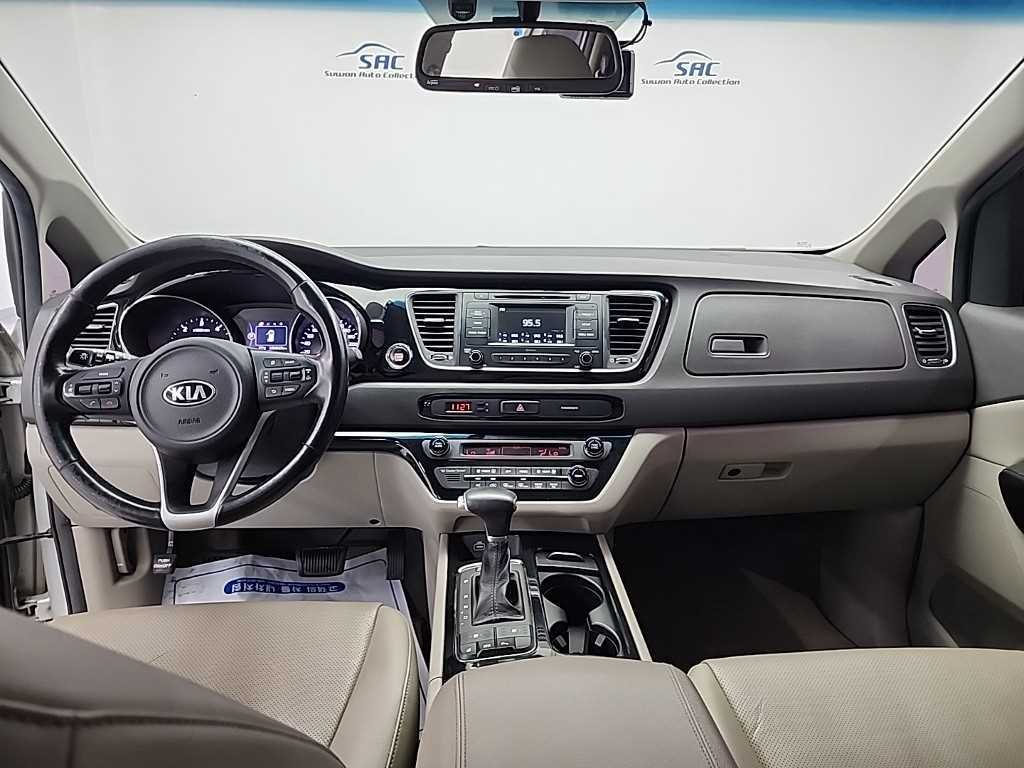 KIA Carnival - Vista 7