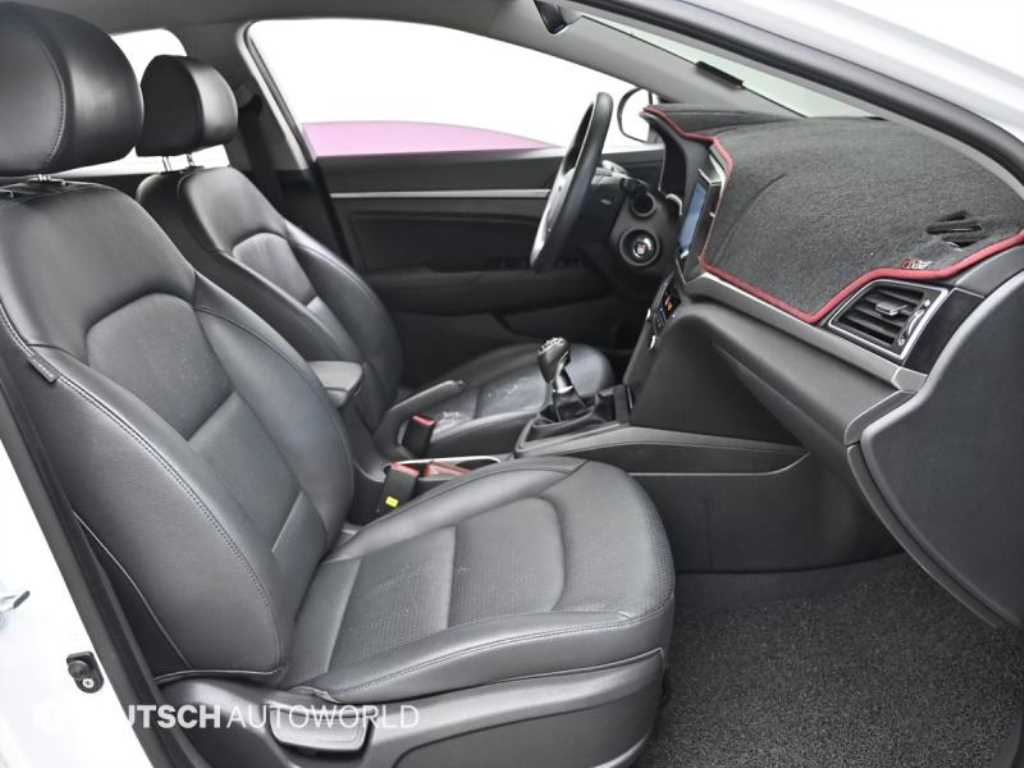 HYUNDAI Avante - Vista 10