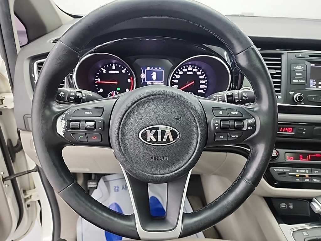 KIA Carnival - Vista 9