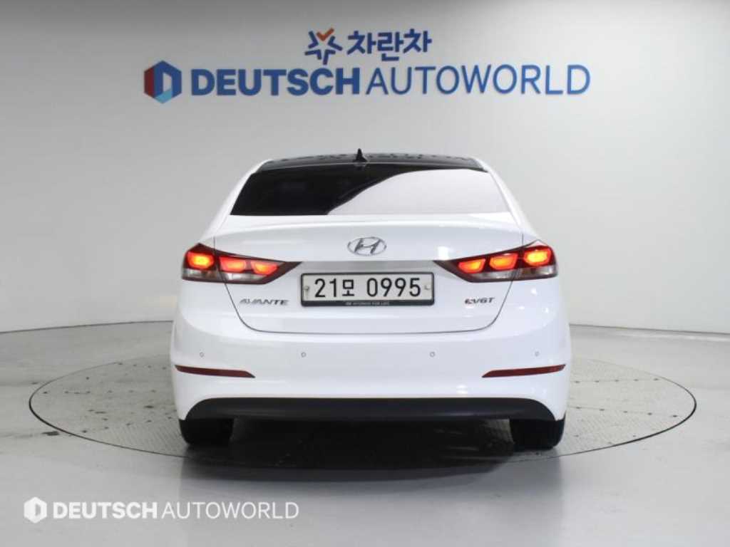 HYUNDAI Avante - Vista 4