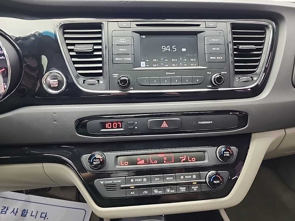 KIA Carnival - Vista 10