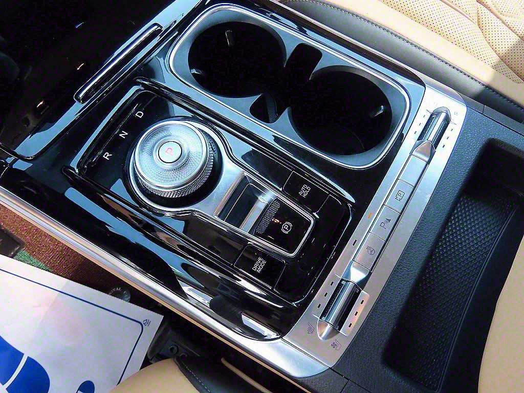 KIA Carnival - Vista 11