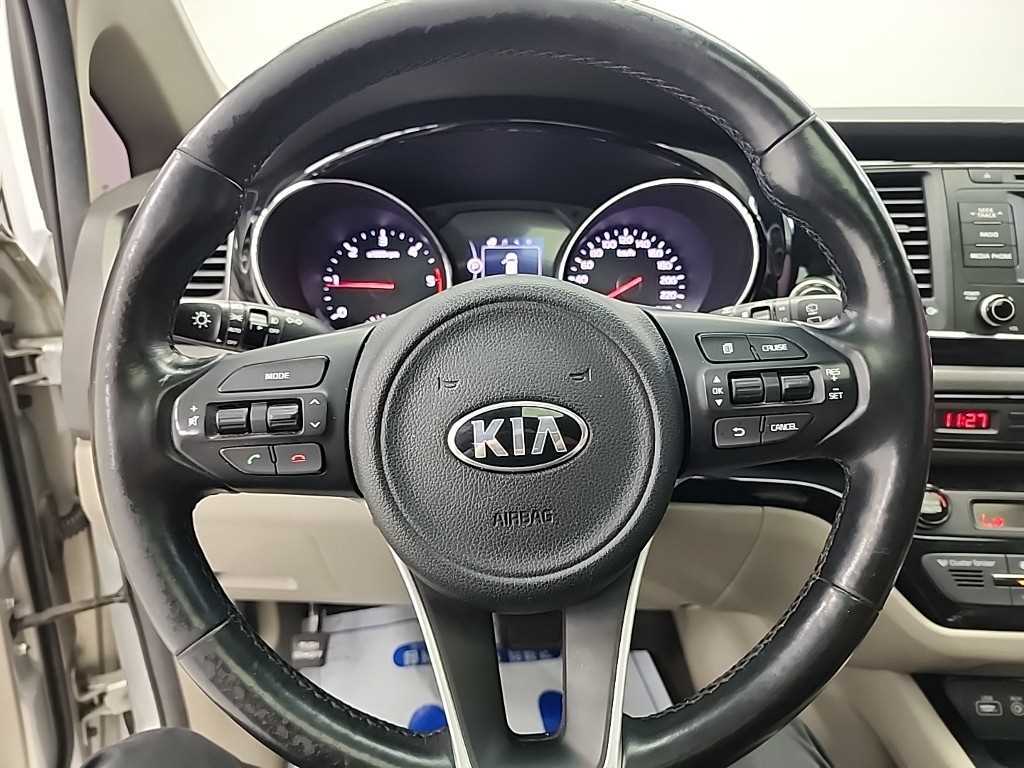 KIA Carnival - Vista 9
