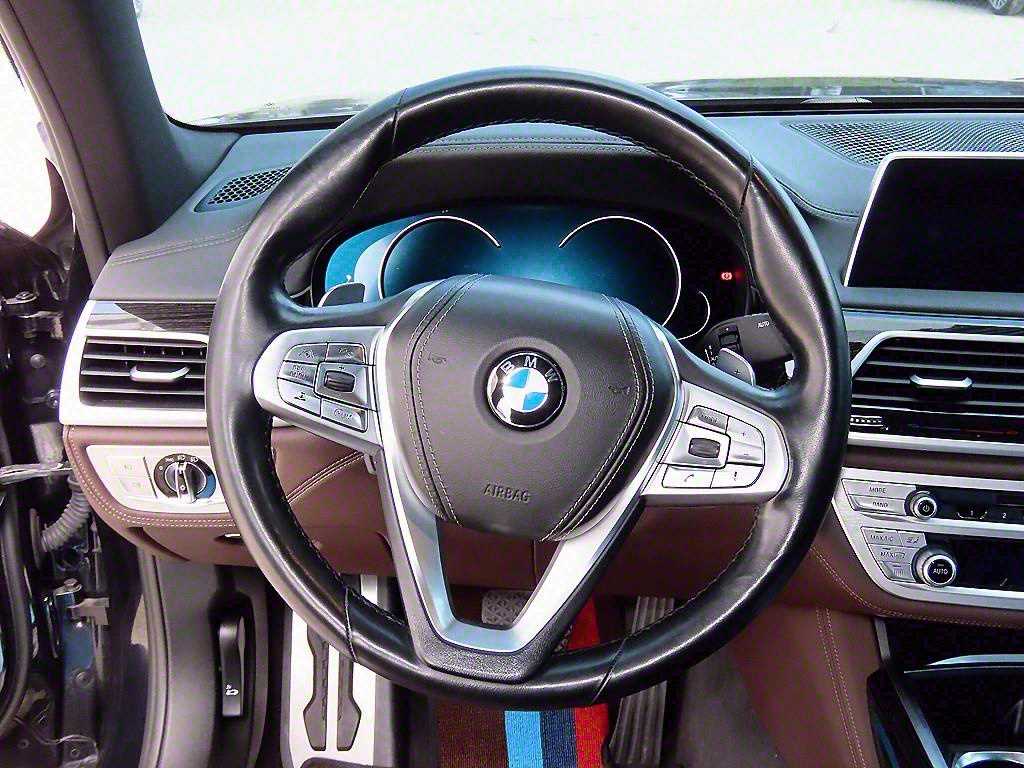 BMW 7 Series - Vista 8