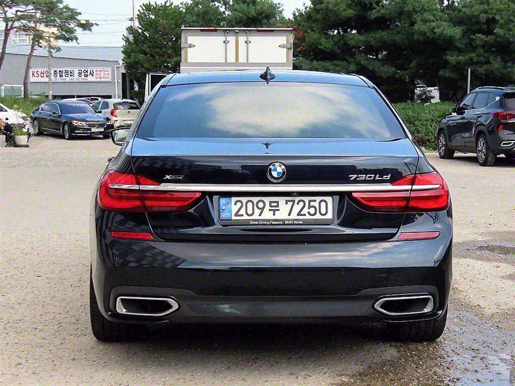 BMW 7 Series - Vista 4