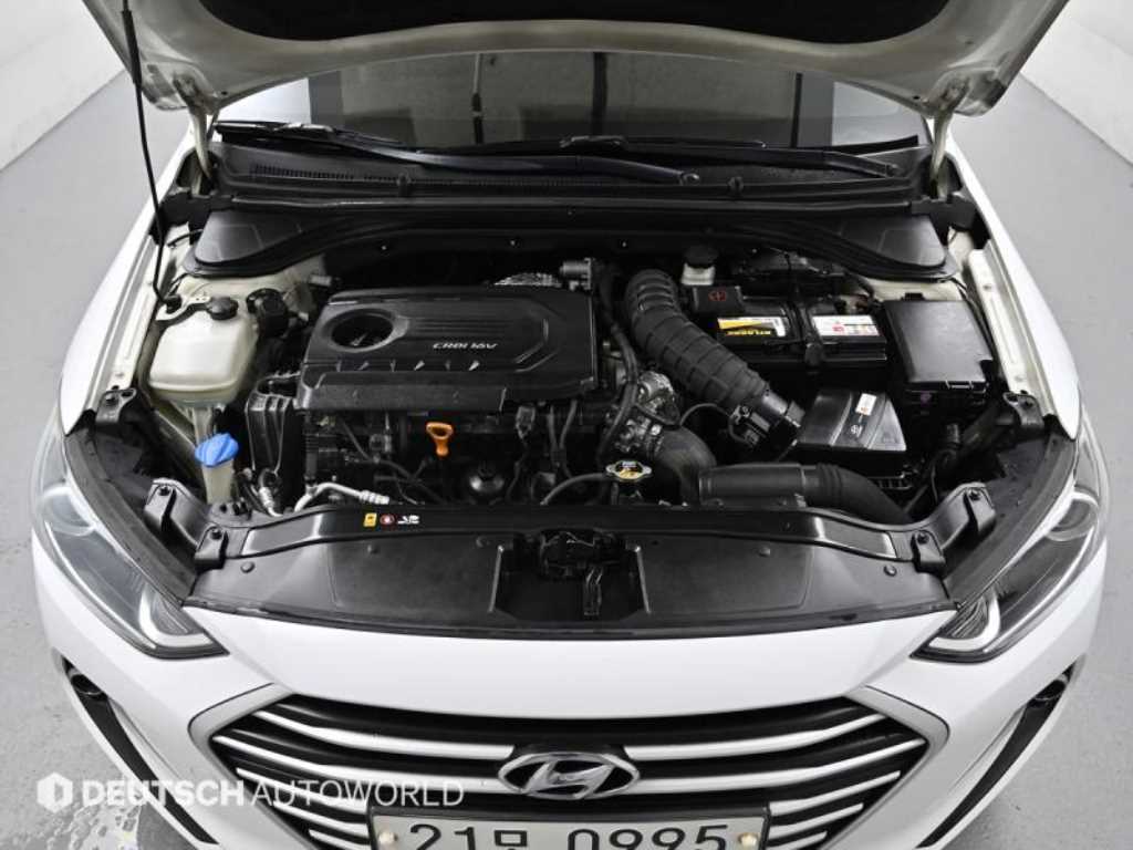 HYUNDAI Avante - Vista 6